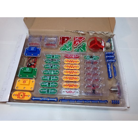 Snap Circuits Classic SC-300 Electronics Exploration Kit | Over 300 Projects - Picture 10 of 16
